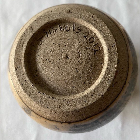 Artisan Ceramic Honey Pot Signed & Dated J. Nichols - Picture 6 of 7